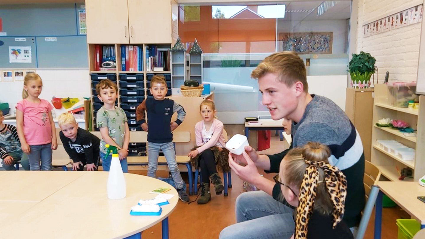 Joël koos voor de pabo: “Bijzonder om van betekenis te zijn voor kinderen”