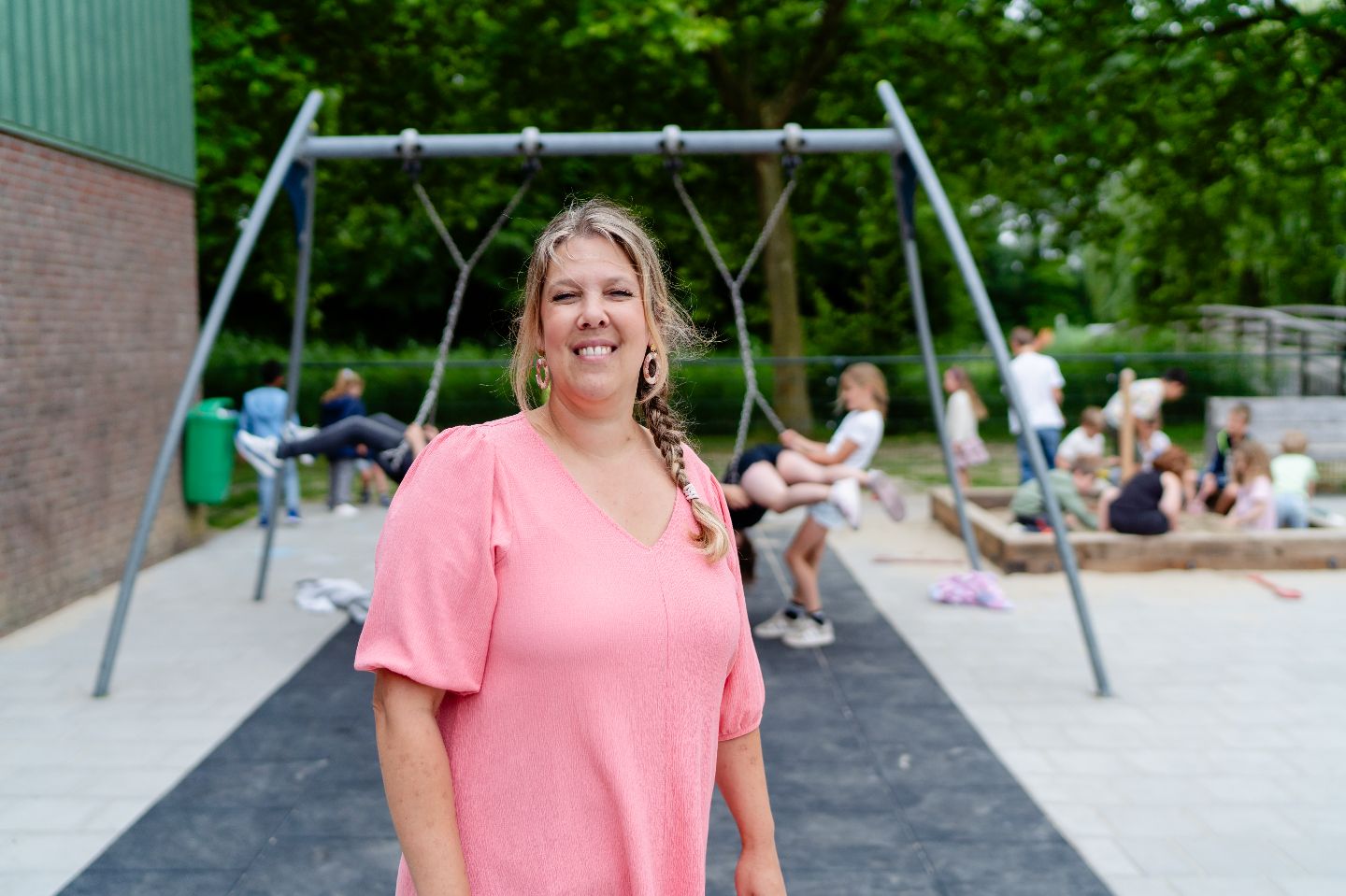 Dieneke op het schoolplein