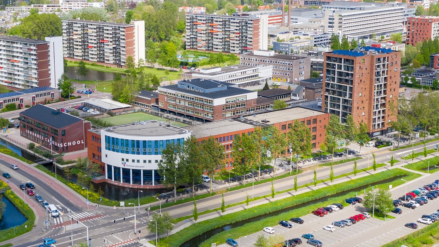 Van de bank naar het onderwijs via Driestar hogeschool